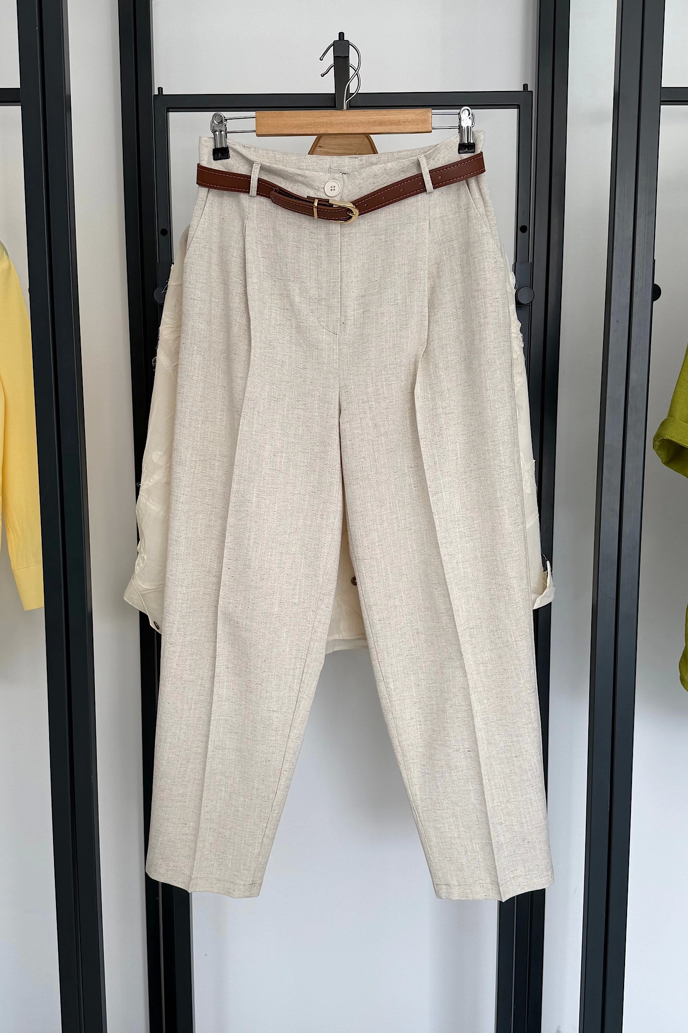 deri-kemerli-keten-pantolon-tas-33639782-sw1400sh2100.png