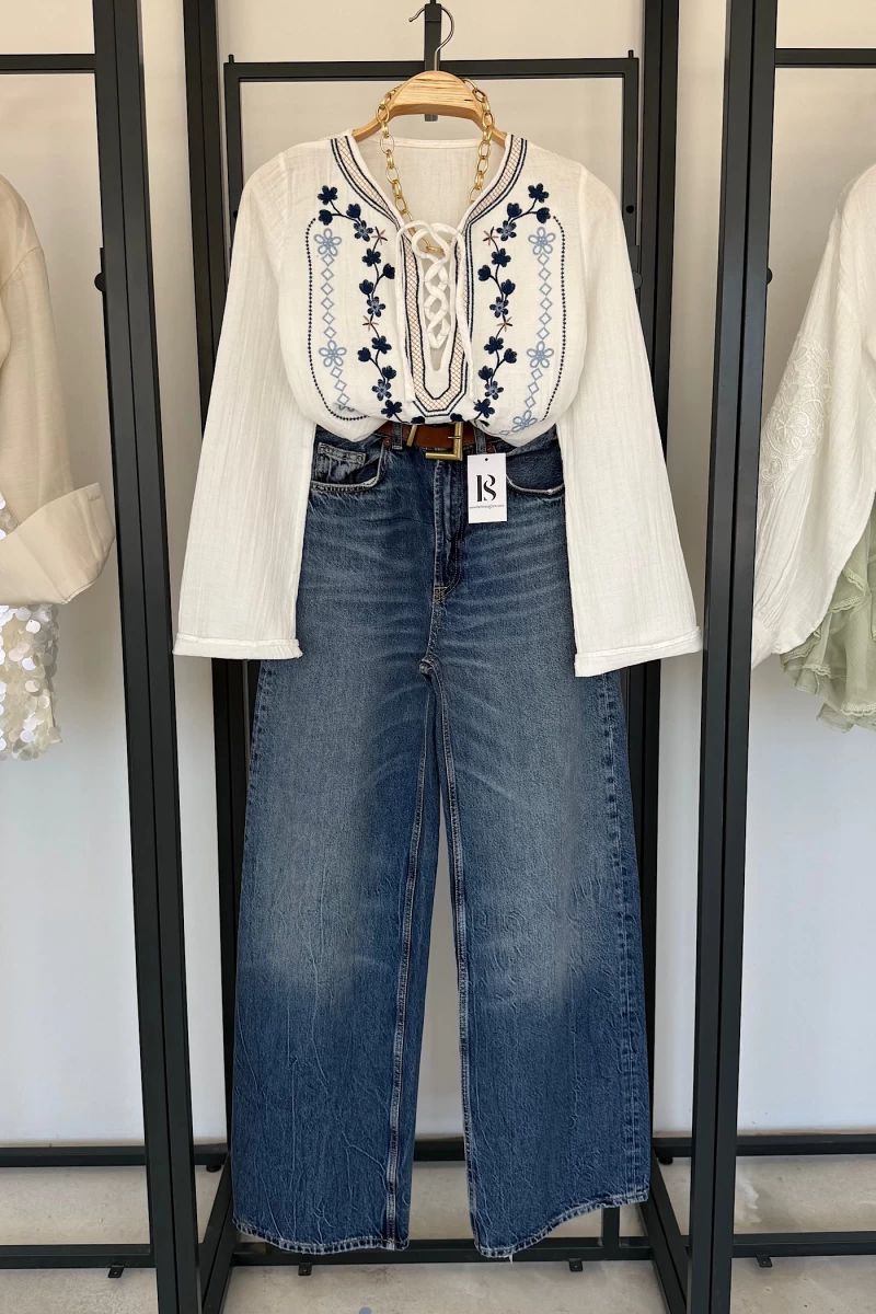 genis-paca-straight-jean-82442882-sw1400sh2100.webp