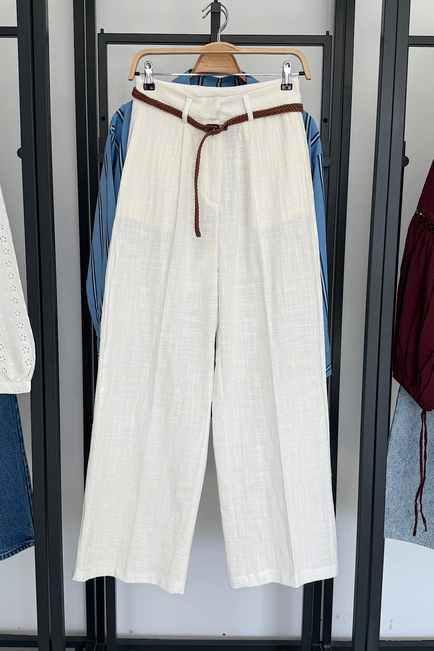 hasir-kemerli-keten-palazzo-pantolon-ekru-98304723-sw1400sh2100.png