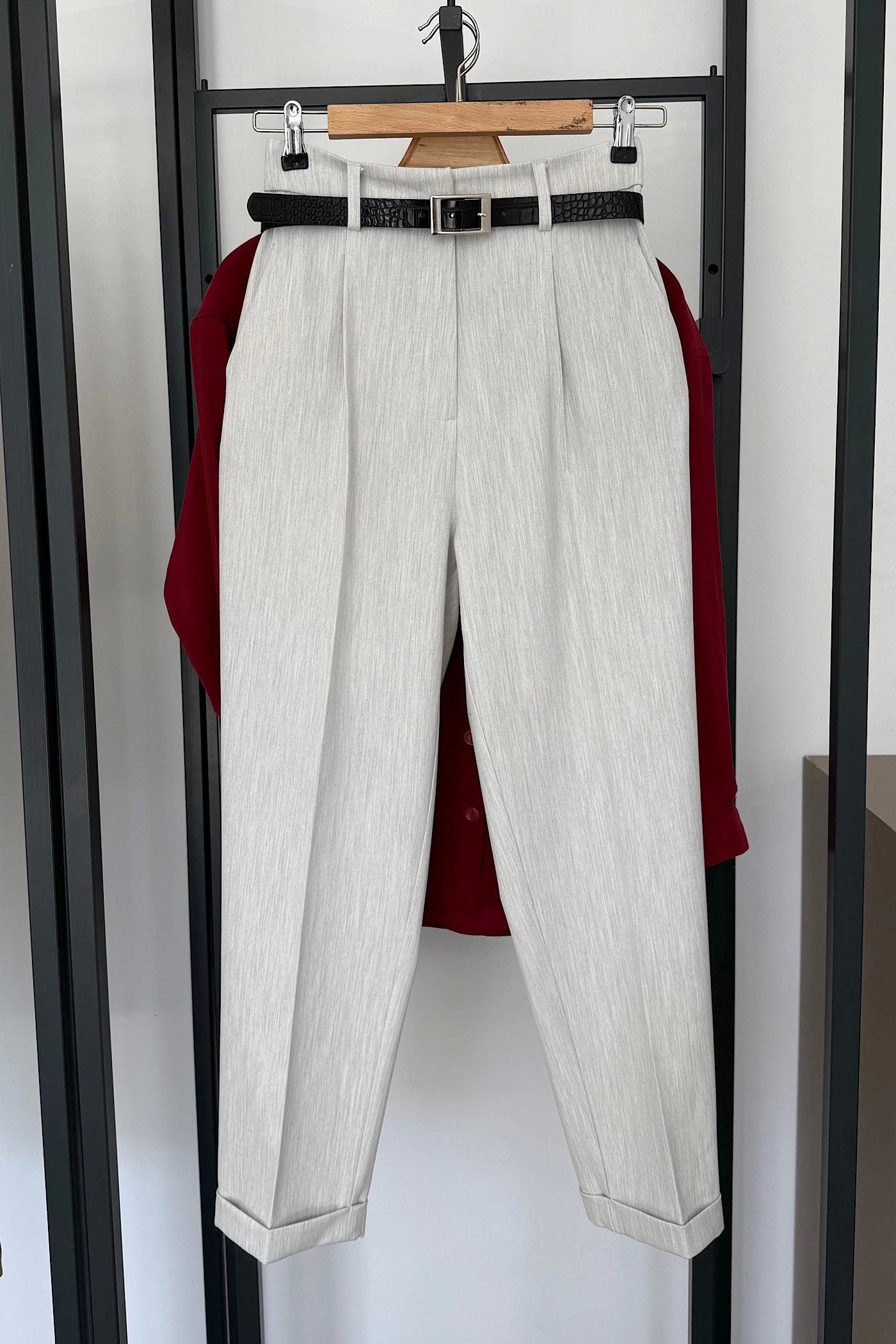 premium-kivrik-paca-yuksek-bel-kemerli-pantolon-acik-gri-21918720-sw1400sh2100.png