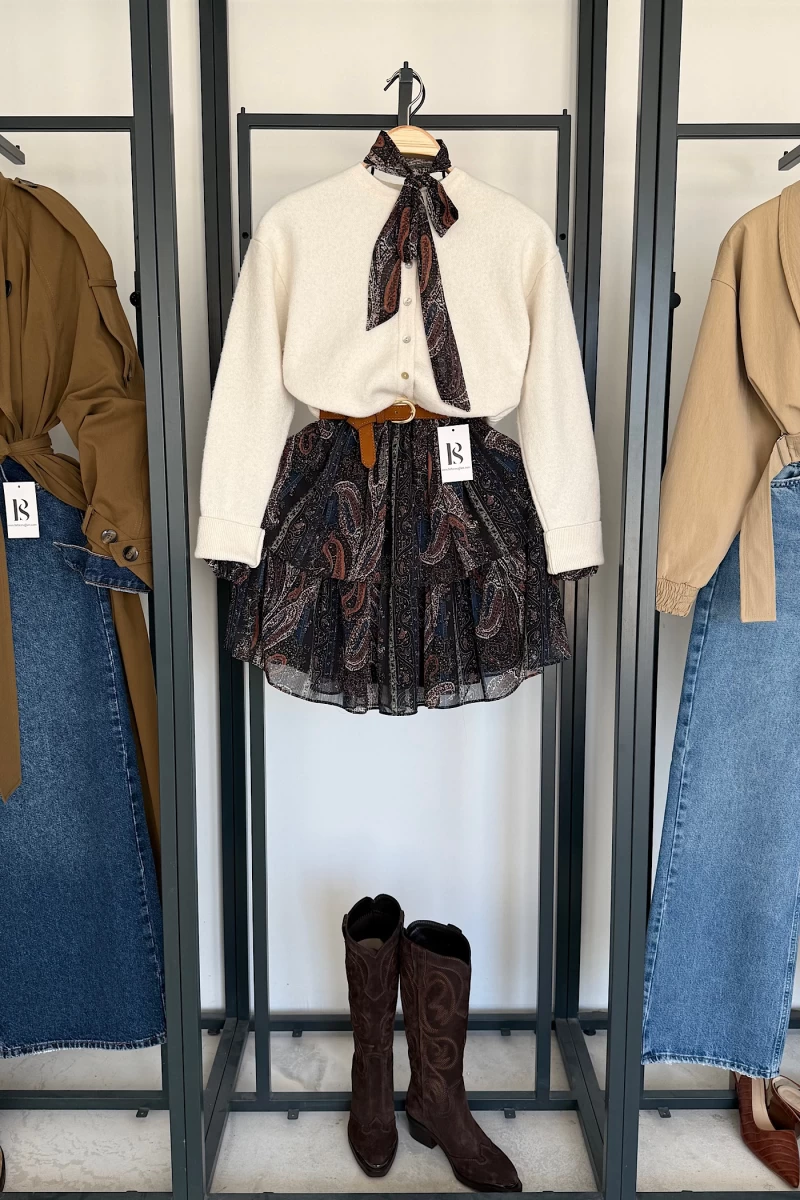 soft-dokulu-dugmeli-triko-hirka-krem-89320723-sw1400sh2100.webp